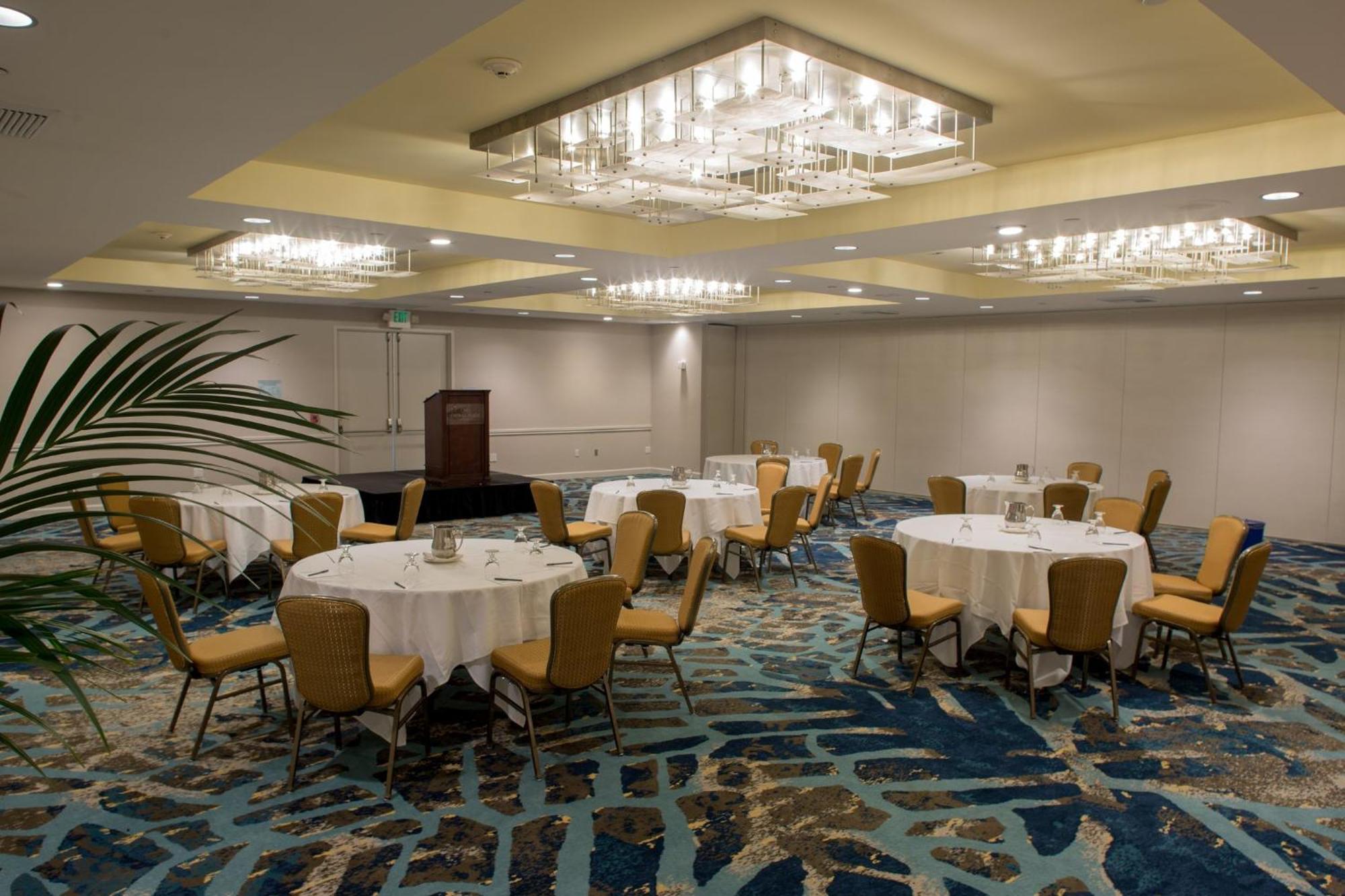 Crowne Plaza Ventura Beach By Ihg Exterior photo